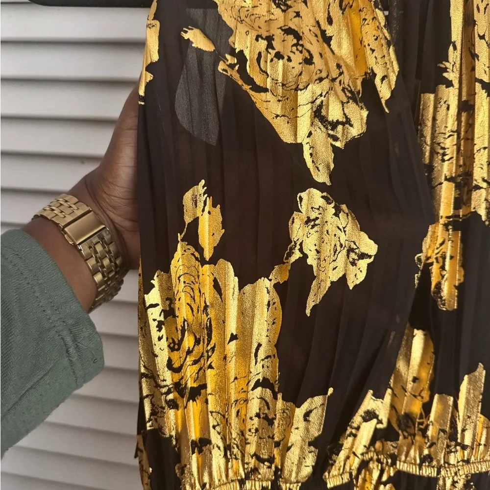 Want Need Black and Gold Mini Dress Size L - Picture 7 of 10